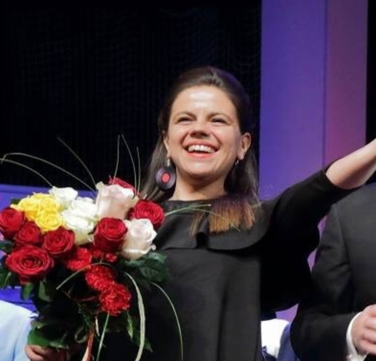  <p><strong>Urszula Lewartowicz</strong></p>
<p>Animatorka i menedżerka kultury, wykładowca akademicki UMCS na Wydziale Pedagogiki i Psychologii, autorka scenariusza i reżyserka &bdquo;Winylove Story&rdquo; - musicalu wystawionego w Teatrze Muzycznym w Lublinie. Poetka. Bardzo zaangażowana w działaniach kulturalnych w Lublinie m.in. z Bronowickim Domem Kultury.&nbsp;</p>
<p><strong>Kod SMS SUKCES.64</strong></p>