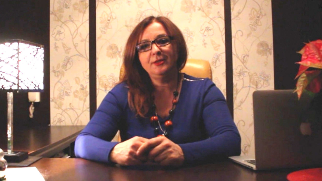  <p><strong>Małgorzata Kaczorowska</strong></p>
<p>Właścicielka PHU Małgorzata Kaczorowska - pod nazwą kt&oacute;rej kryje się zar&oacute;wno firma garmażeryjna, sklepy wielobranżowe, salon fryzjersko-kosmetyczny oraz usługi bankietowe i okolicznościowe. Przedsiębiorca, kt&oacute;ry związał się większością swoich działań biznesowych z osiedlem Tatary aktywizując przy tym lokalną społeczność.&nbsp;</p>
<p><strong>Kod SMS SUKCES.52</strong></p>