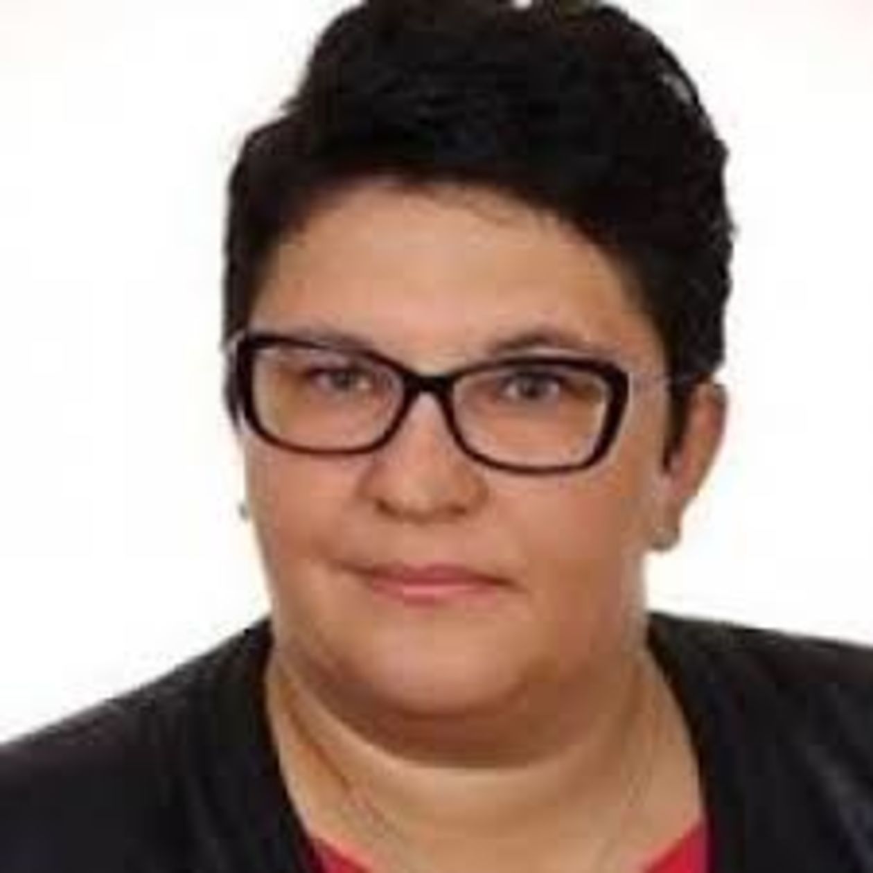  <p><strong>Kinga Szerszeń</strong></p>
<p>W&oacute;jt gminy Wola Masłowska startująca z Przymierza dla Ziemi Łukowskiej. Wcześniej była wiceprzewodniczącą Rady Powiatu Łukowskiego. Zaangażowana w pracę i akcje charytatywne.</p>
<p><strong>Kod SMS SUKCES.46</strong></p>