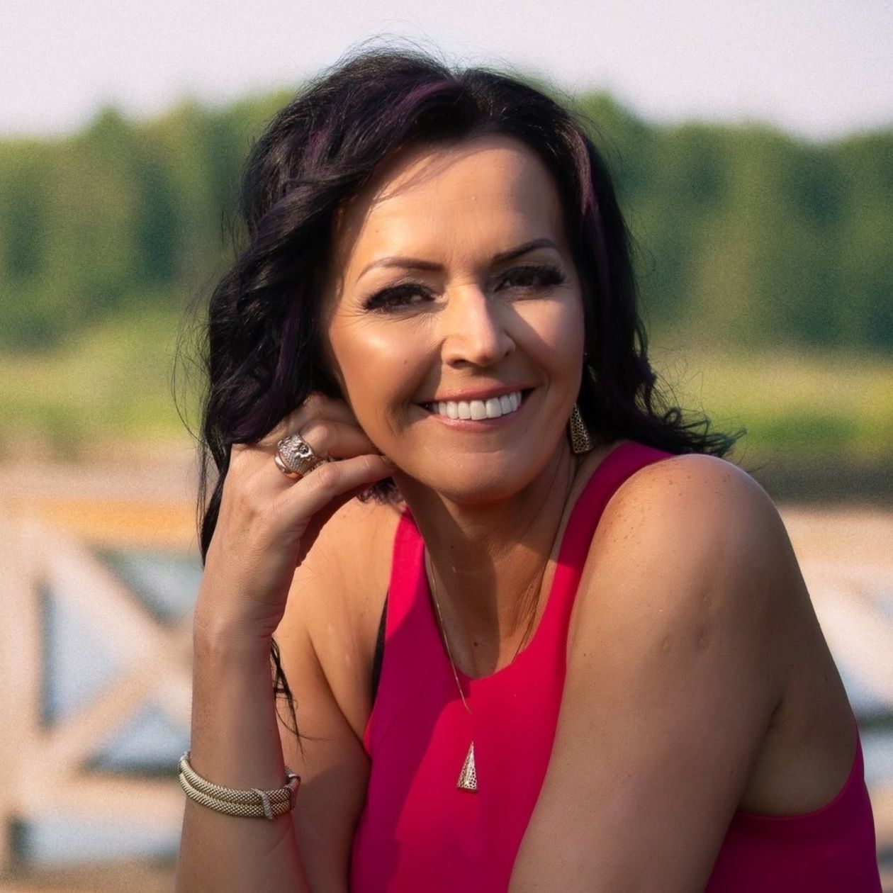 <p><strong>Małgorzata Kozioł</strong></p>
<p>Prezes bialskiej firmy Stol-Kar będącego prężnie działającym producentem i eksporterem karniszy metalowych, rolet okiennych oraz dodatk&oacute;w dekoracyjnych, posiadającym dwa zakłady produkcyjne. Z chęcią angażuje się w akcje charytatywne i edukacyjne.</p>
<p><strong>Kod SMS SUKCES.53</strong></p>