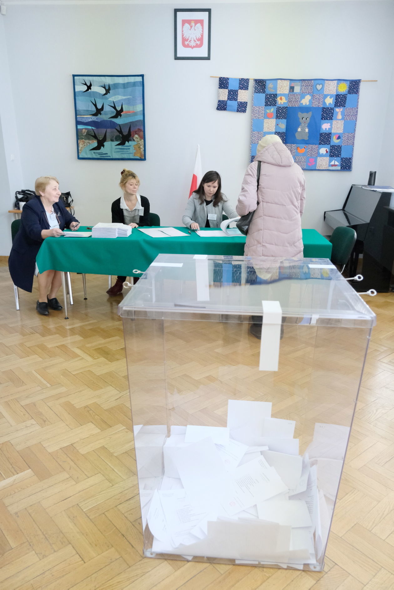  Wybory do rad dzielnic: Obwodowa Komisja Wyborcza nr 3 Bronowice (zdjęcie 1) - Autor: Maciej Kaczanowski
