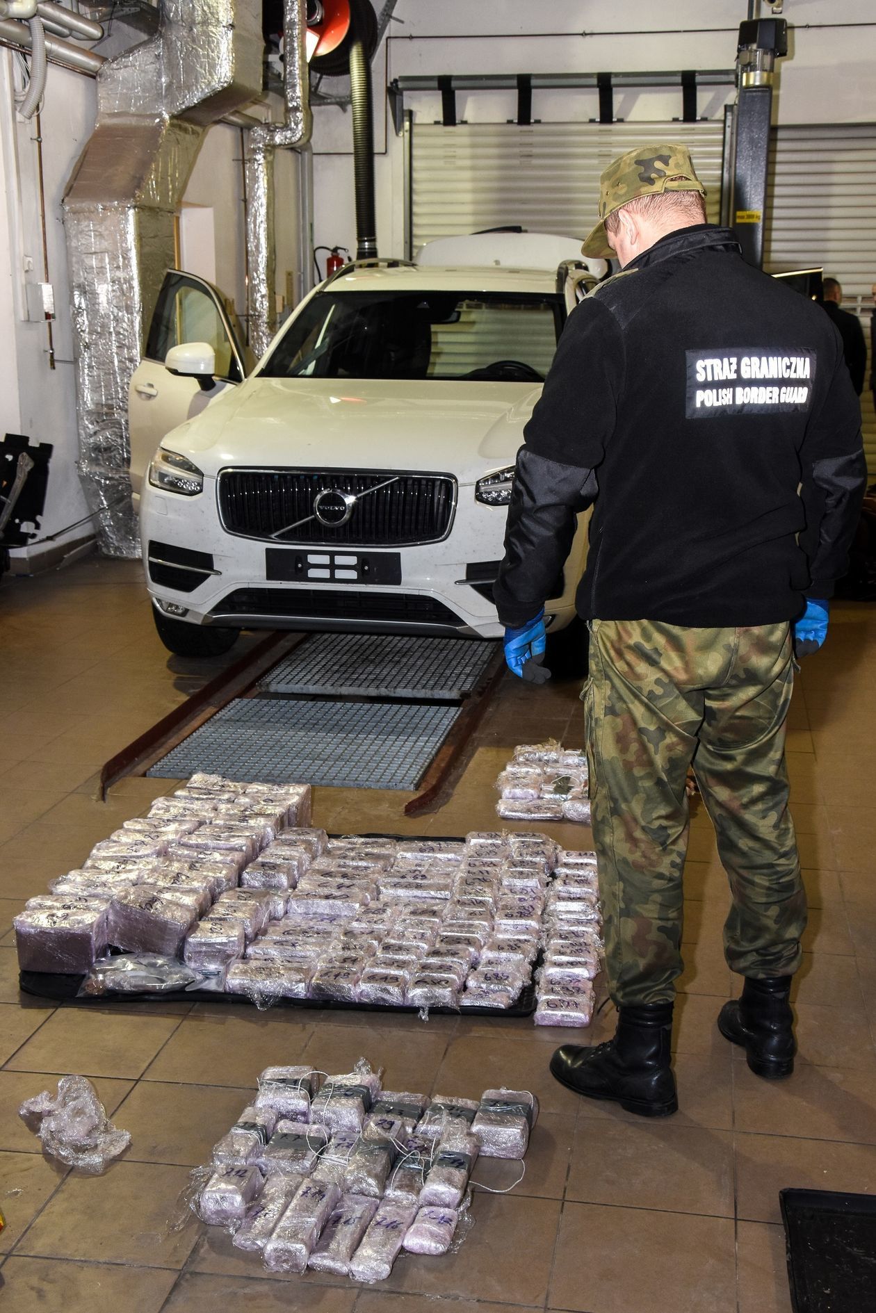  Rosjanie wpadli z haszyszem za 10 mln złotych (zdjęcie 1) - Autor: Nadbużański Oddział Straży Granicznej