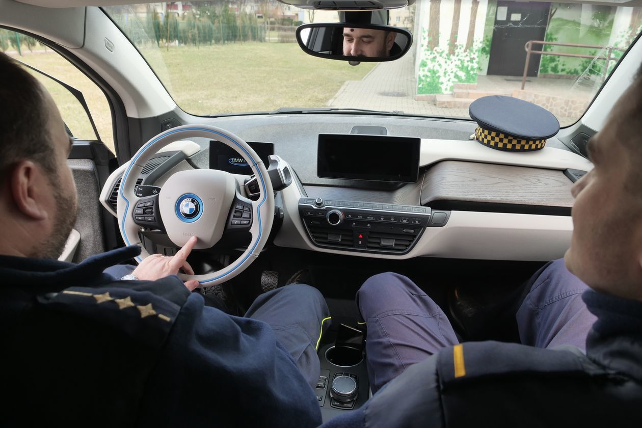  Strażnicy miejscy testują elektryczne BMW (zdjęcie 1) - Autor: Krzysztof Mazur