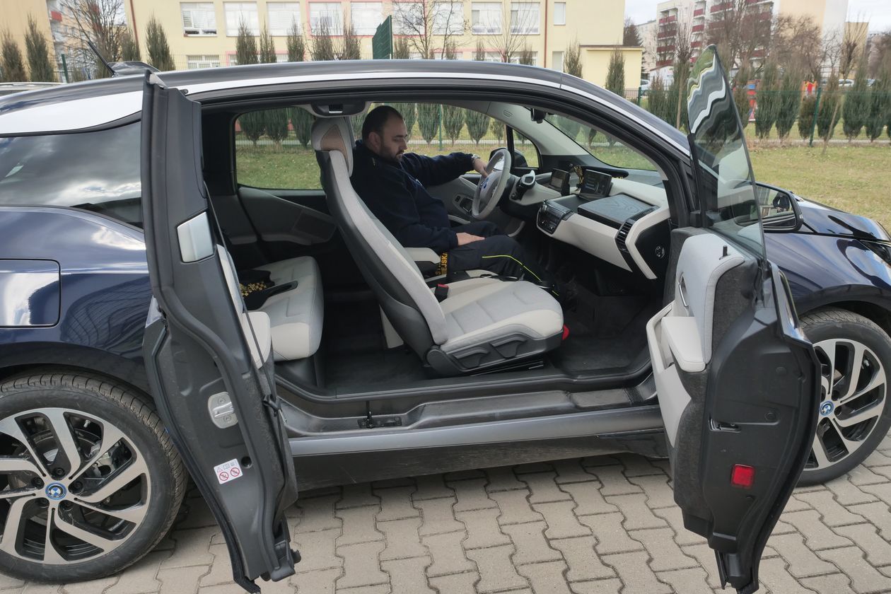  Strażnicy miejscy testują elektryczne BMW (zdjęcie 1) - Autor: Krzysztof Mazur