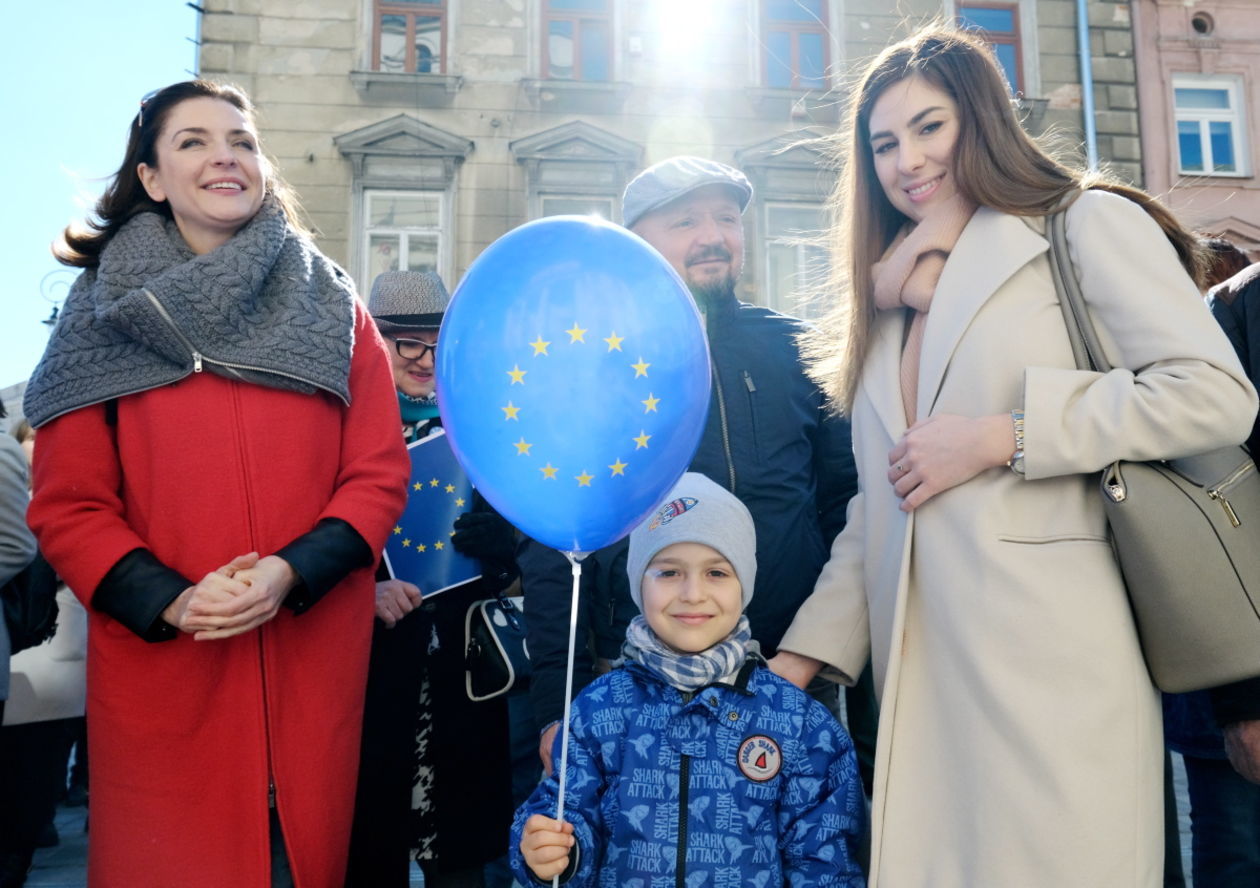  Akcja KOD: cała Polska śpiewa Odę do Radości - hymn UE (zdjęcie 1) - Autor: Maciej Kaczanowski