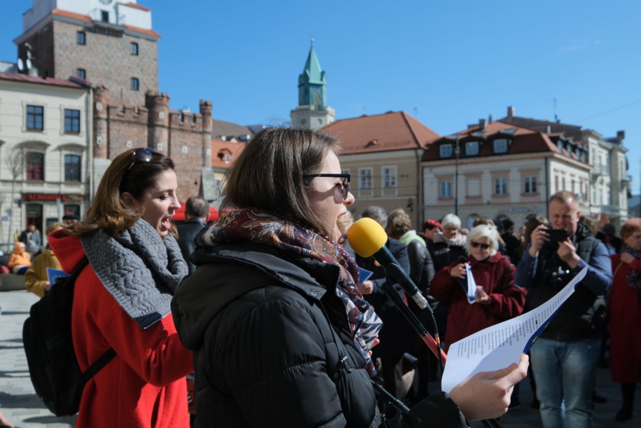  Akcja KOD: cała Polska śpiewa Odę do Radości - hymn UE (zdjęcie 1) - Autor: Maciej Kaczanowski