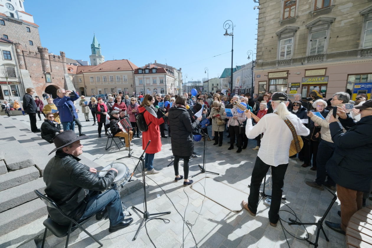  Akcja KOD: cała Polska śpiewa Odę do Radości - hymn UE (zdjęcie 1) - Autor: Maciej Kaczanowski