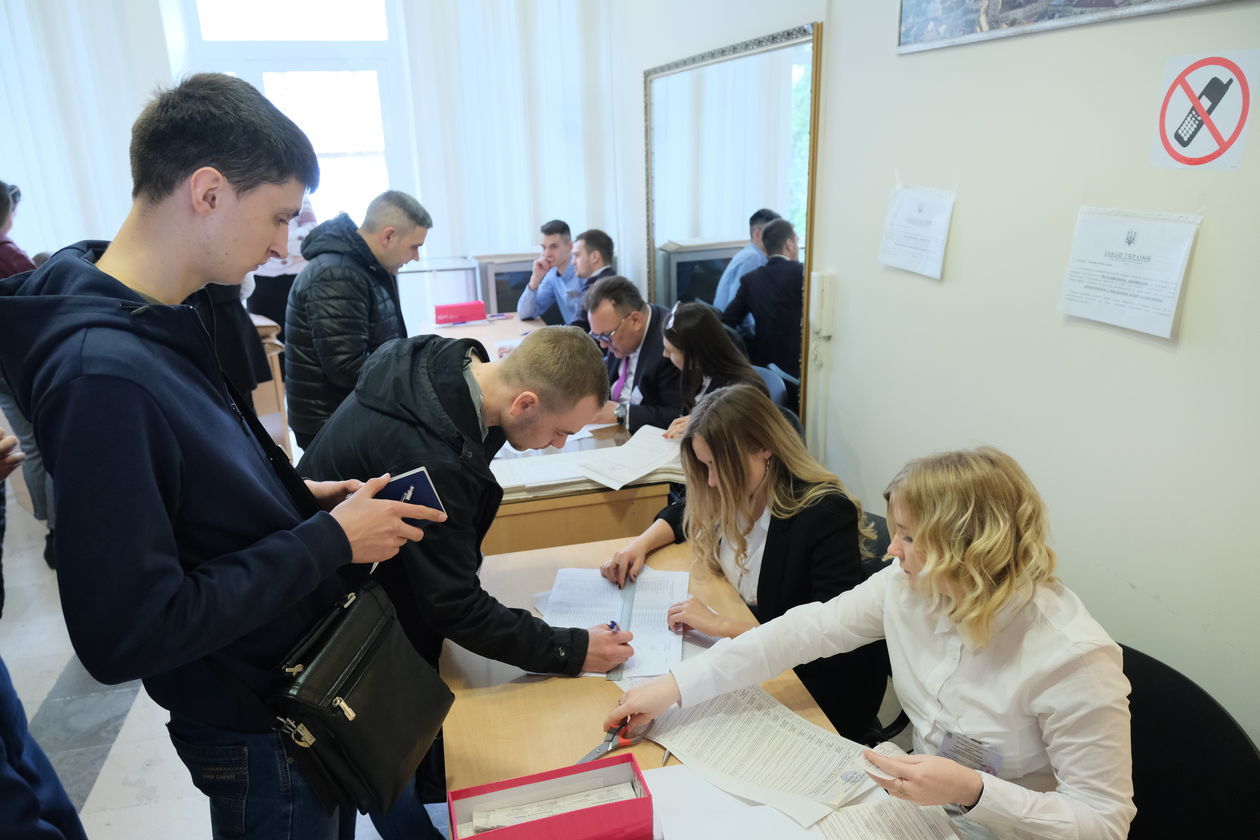  Wybory prezydenta Ukrainy w konsulacie w Lublinie (zdjęcie 1) - Autor: Maciej Kaczanowski