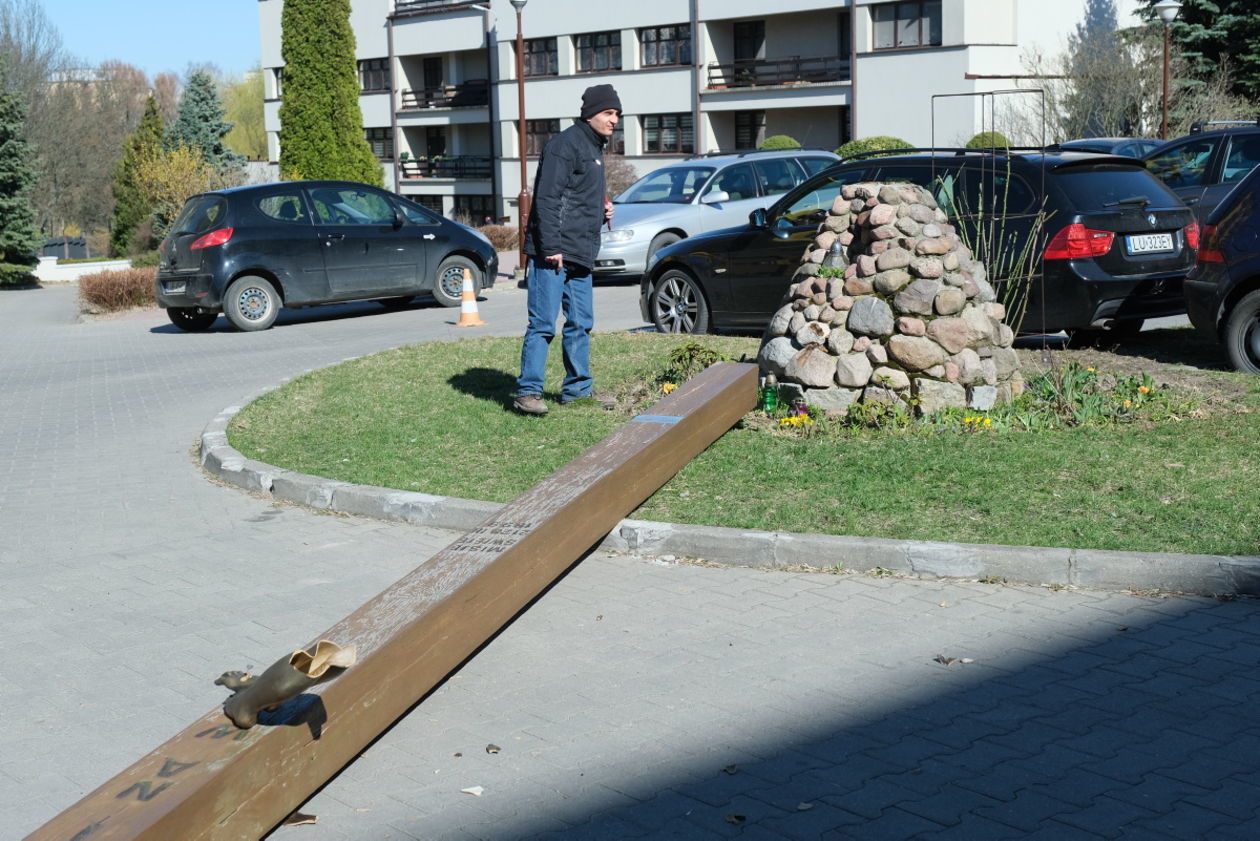  Krzyż upadł na samochód (zdjęcie 4) - Autor: Maciej Kaczanowski