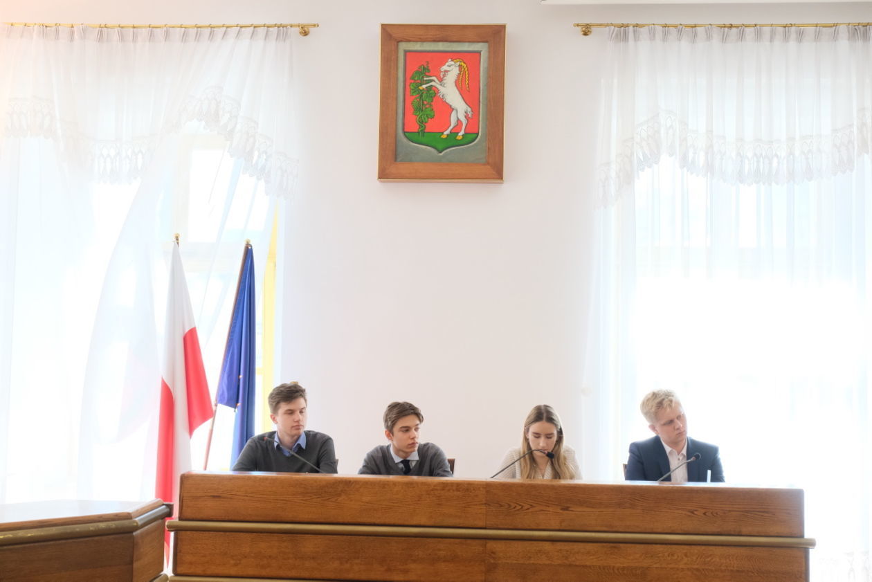  Posiedzenie Młodzieżowej Rady Miasta (zdjęcie 8) - Autor: Maciej Kaczanowski