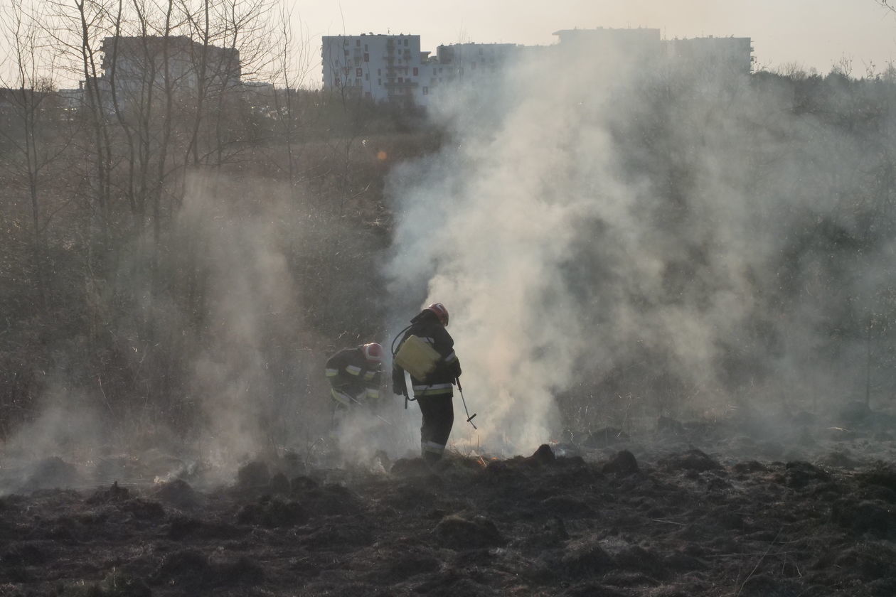  Pożar na górkach czechowskich w Lublinie (zdjęcie 1) - Autor: Paweł Buczkowski