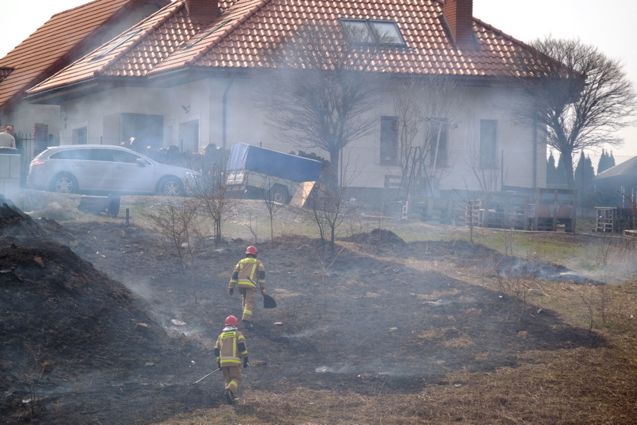  Pożar traw na ul. Torowej w Lublinie (zdjęcie 19) - Autor: Maciej Kaczanowski