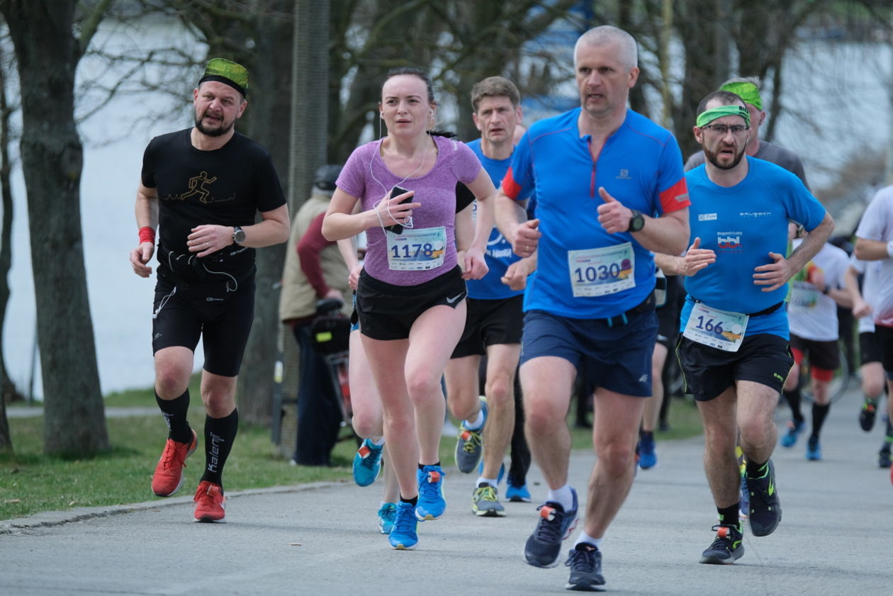  4 Dycha do Maratonu na Zalewem Zemborzyckim (zdjęcie 1) - Autor: Maciej Kaczanowski