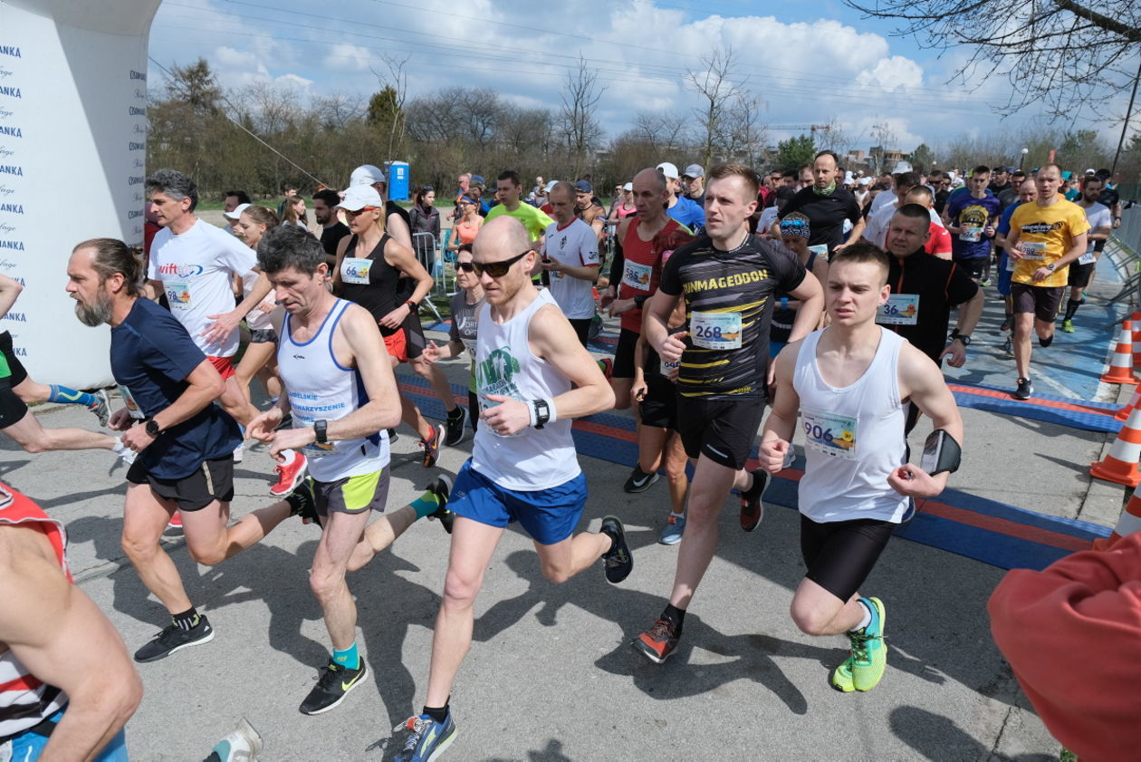  4 Dycha do Maratonu na Zalewem Zemborzyckim (zdjęcie 1) - Autor: Maciej Kaczanowski