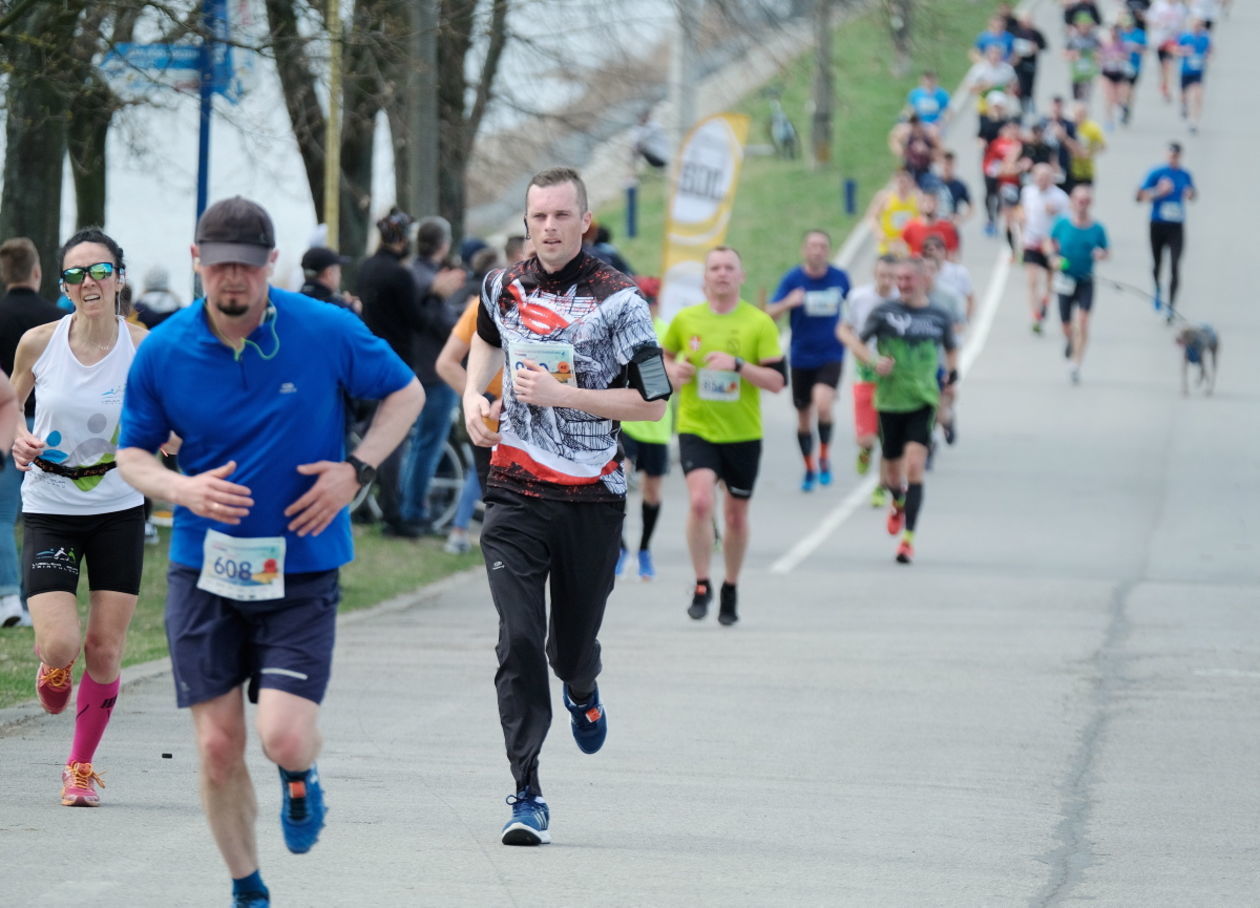  4 Dycha do Maratonu na Zalewem Zemborzyckim (zdjęcie 1) - Autor: Maciej Kaczanowski