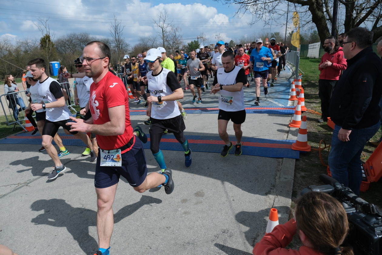  4 Dycha do Maratonu na Zalewem Zemborzyckim (zdjęcie 1) - Autor: Maciej Kaczanowski