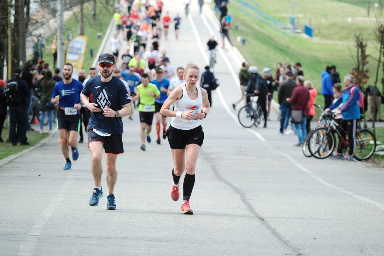  4 Dycha do Maratonu na Zalewem Zemborzyckim (zdjęcie 1) - Autor: Maciej Kaczanowski