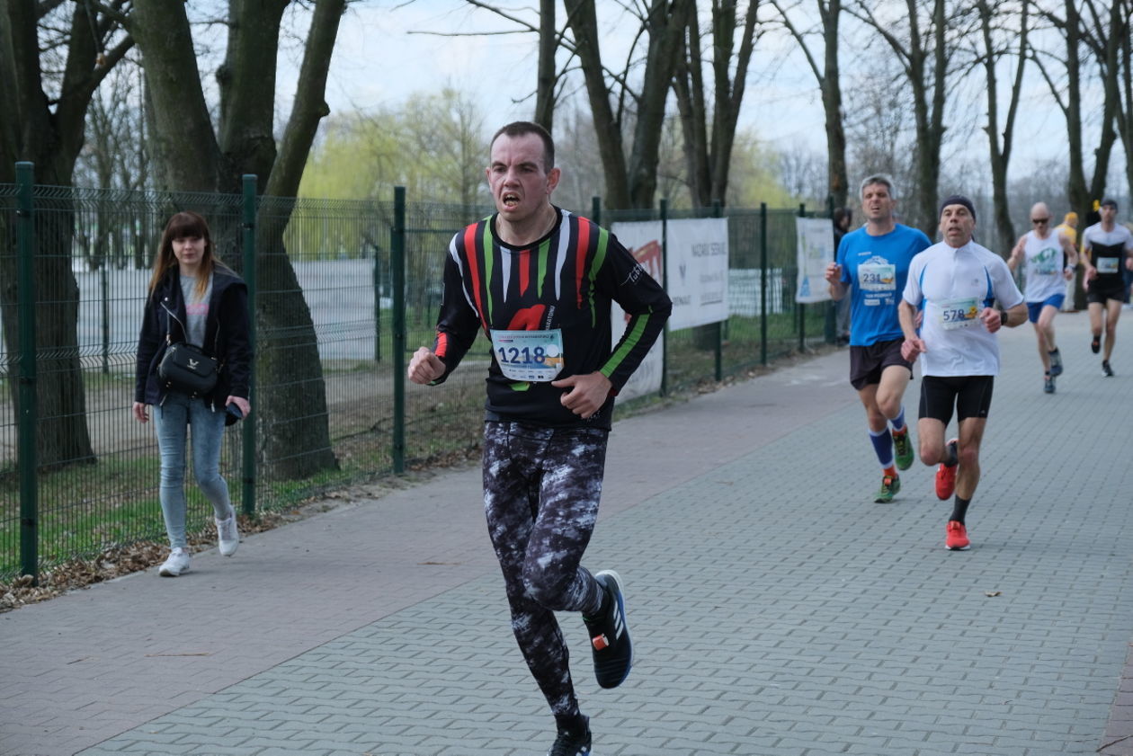  4 Dycha do Maratonu na Zalewem Zemborzyckim (zdjęcie 1) - Autor: Maciej Kaczanowski