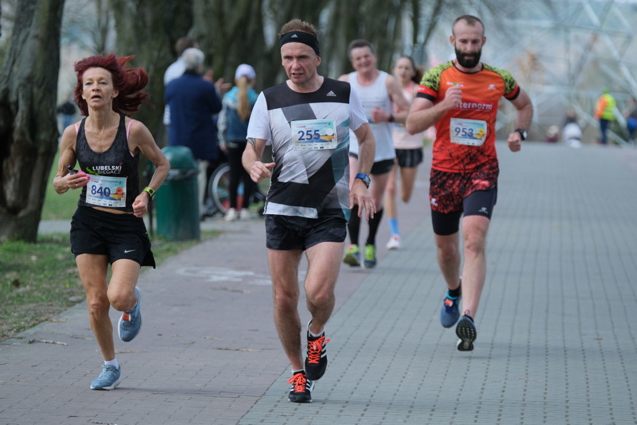  4 Dycha do Maratonu na Zalewem Zemborzyckim (zdjęcie 1) - Autor: Maciej Kaczanowski