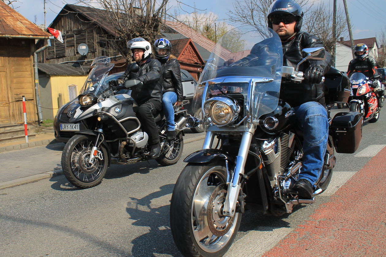  Motocykliści rozpoczęli sezon, w Dęblinie i Stężycy (zdjęcie 37) - Autor: Radosław Szczęch