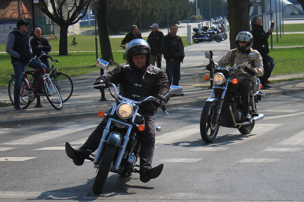  Motocykliści rozpoczęli sezon, w Dęblinie i Stężycy (zdjęcie 32) - Autor: Radosław Szczęch