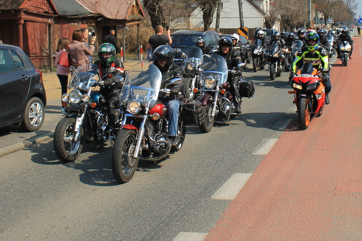  Motocykliści rozpoczęli sezon, w Dęblinie i Stężycy (zdjęcie 77) - Autor: Radosław Szczęch