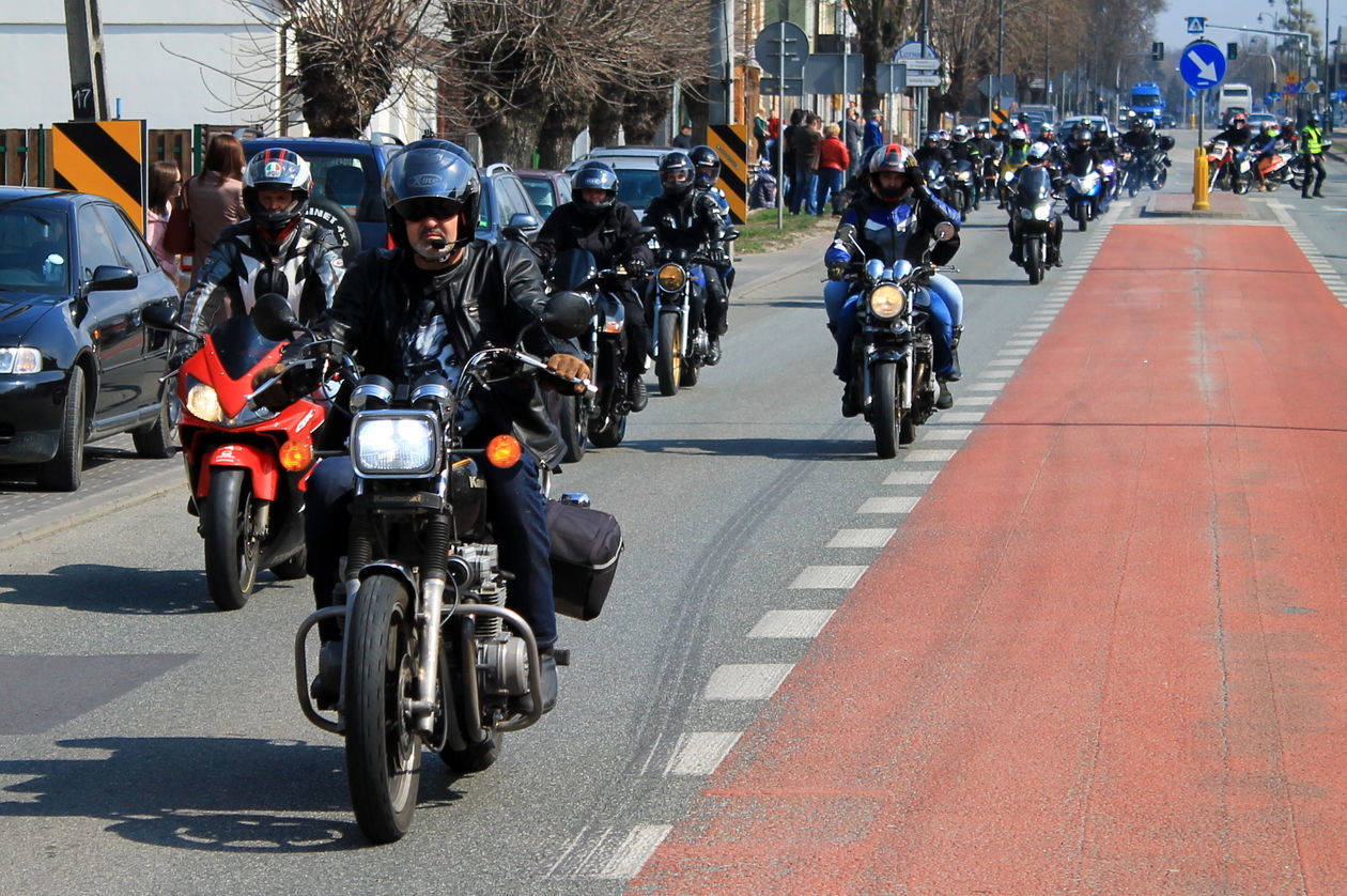  Motocykliści rozpoczęli sezon, w Dęblinie i Stężycy (zdjęcie 109) - Autor: Radosław Szczęch