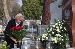 9 rocznica katastrofy smoleńskiej. Złożenie kwiatów na grobie Edwarda Wojtasa (zdjęcie 2)