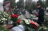 9 rocznica katastrofy smoleńskiej. Złożenie kwiatów na grobie Edwarda Wojtasa (zdjęcie 3)