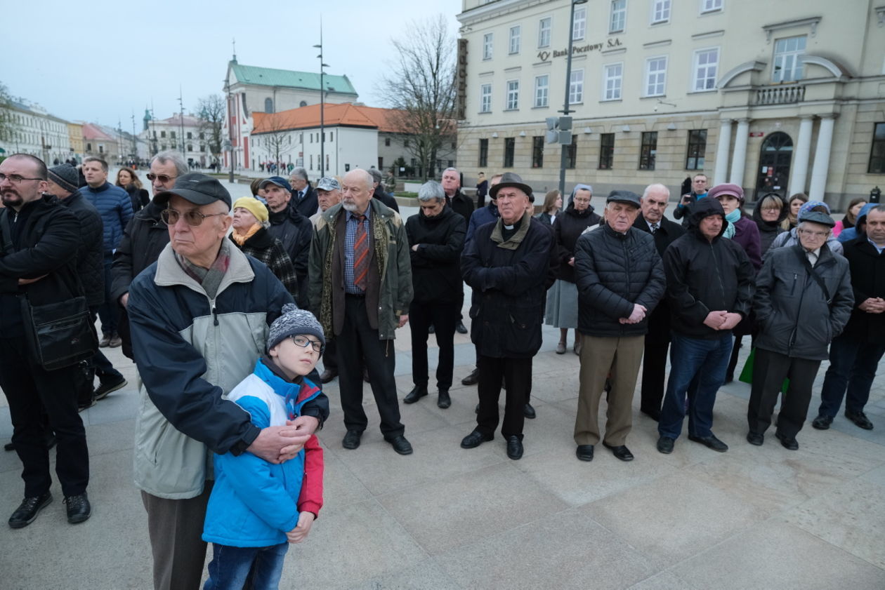  Pl. Litewski: 9 rocznica katastrofy pod Smoleńskiem (zdjęcie 1) - Autor: Maciej Kaczanowski