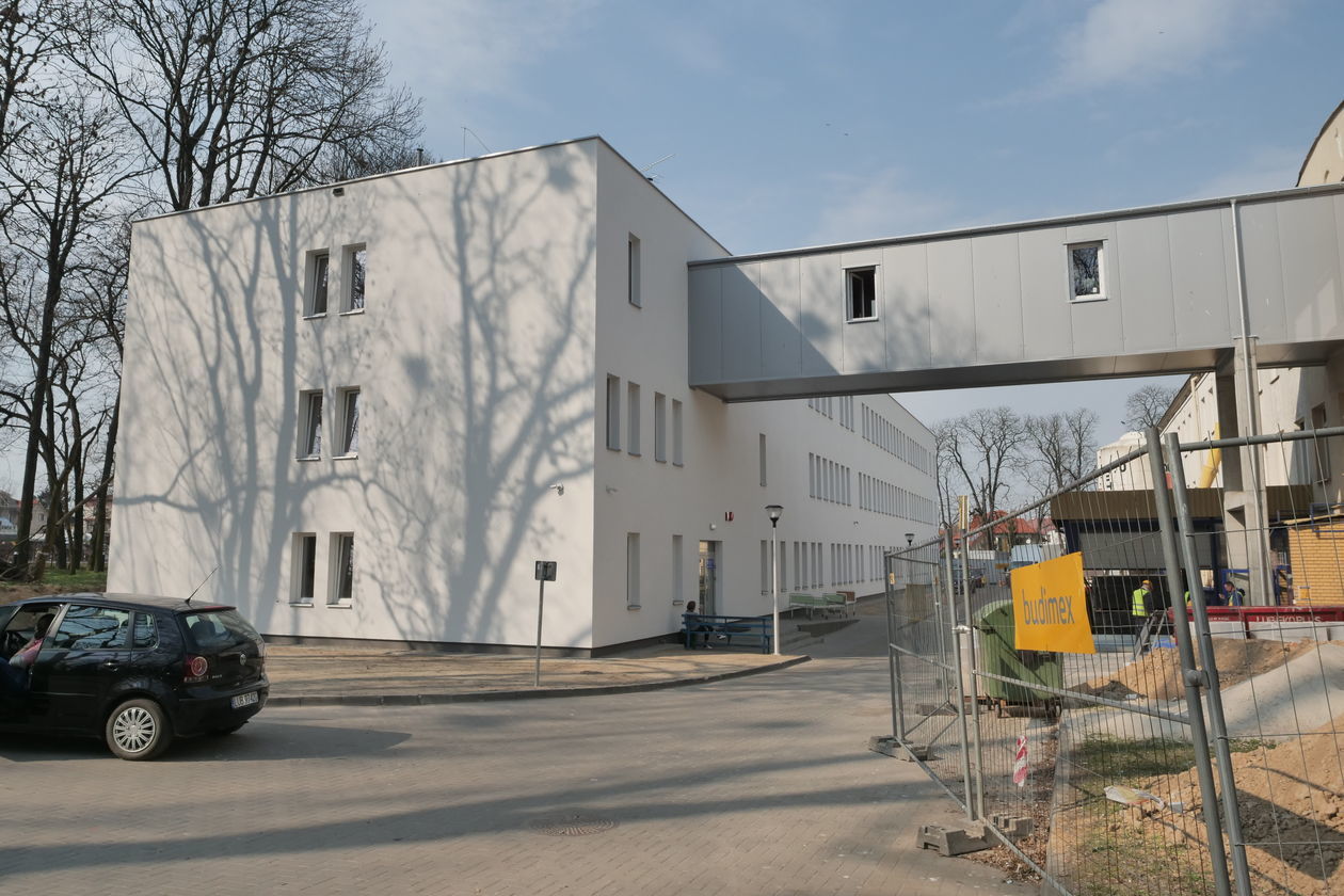  Nowy budynek kliniki psychiatrii SPSK1. W starym trwa przebudowa (zdjęcie 1) - Autor: Krzysztof Mazur