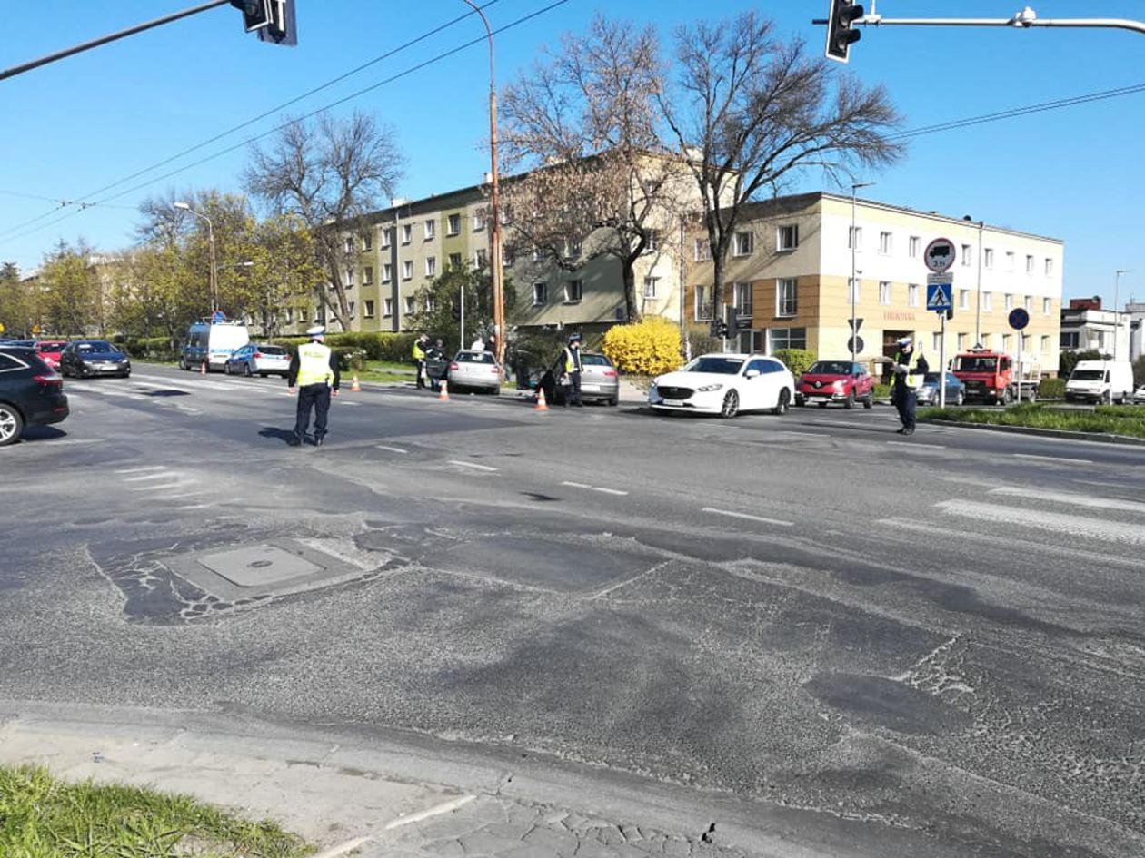  Zderzenie aut na skrzyżowaniu Al. Racławickich i Poniatowskiego (zdjęcie 1) - Autor: Tomasz Maciuszczak