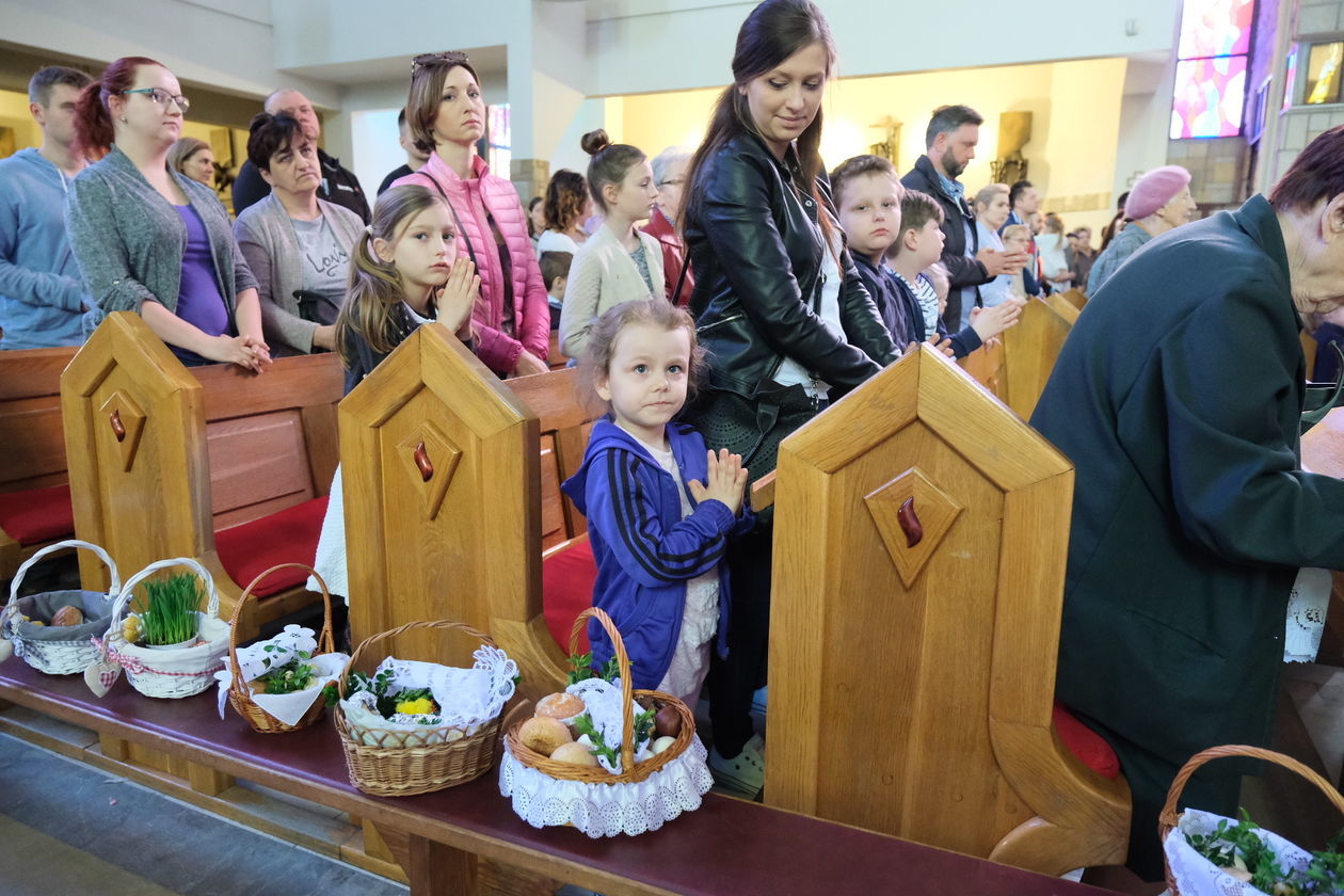 Święcenie pokarmów w kościele pw. św. Maksymiliana Kolbego - Autor: Maciej Kaczanowski