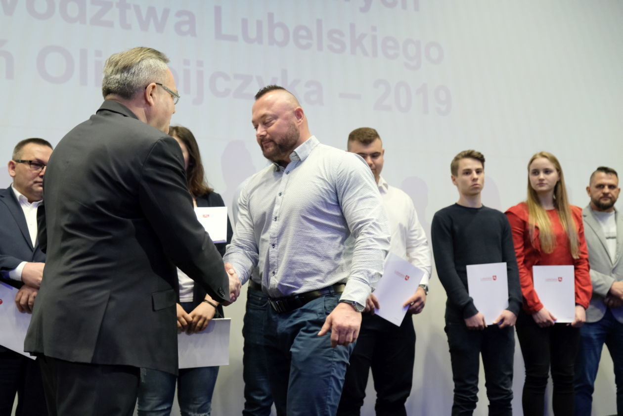  Dzień Olimpijczyka: wręczenie stypendiów sportowych Województwa Lubelskiego (zdjęcie 1) - Autor: Maciej Kaczanowski