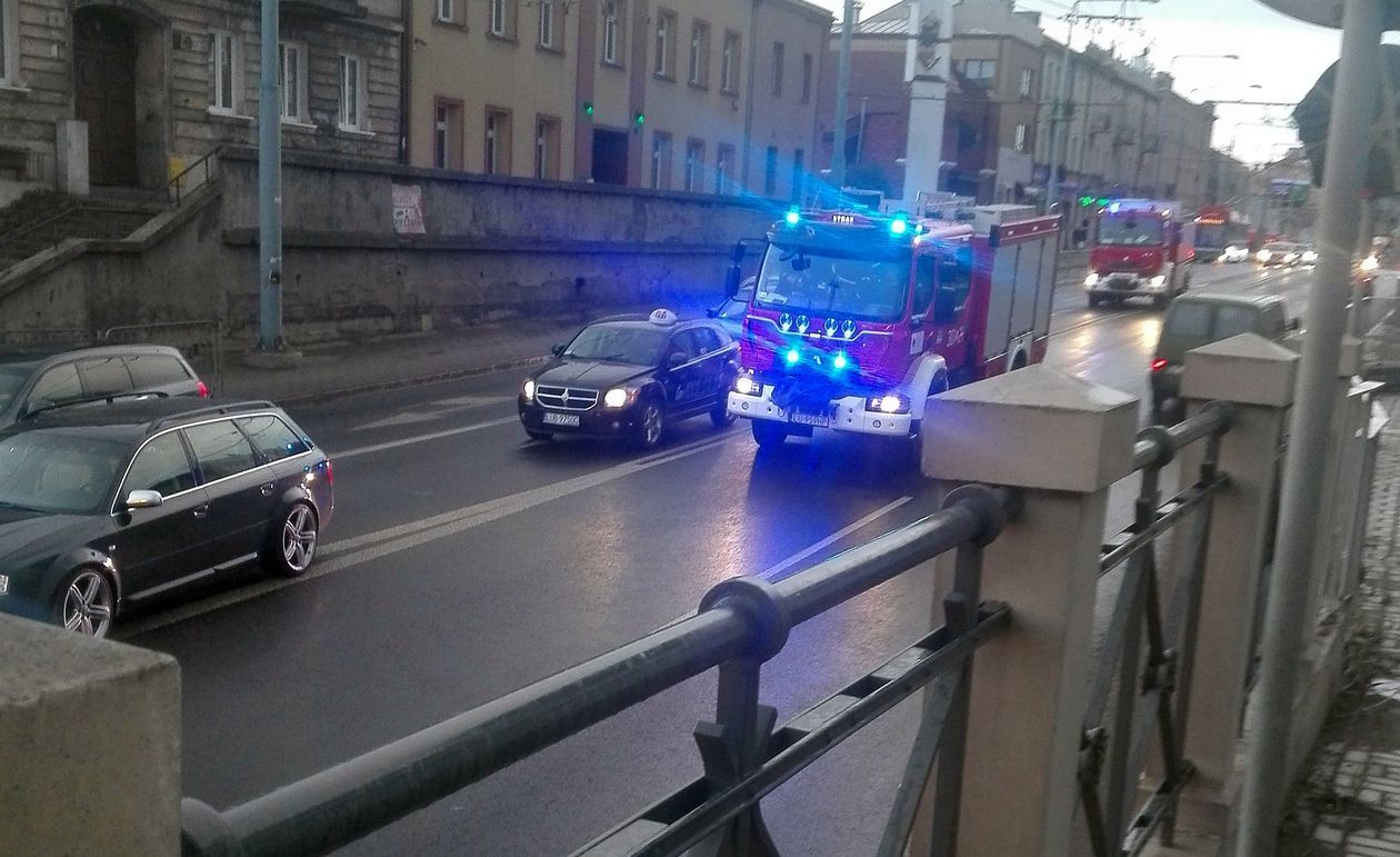  Wypadek pod wiaduktem nad ul. Kunickiego w Lublinie (zdjęcie 1) - Autor: Katarzyna / Alarm 24