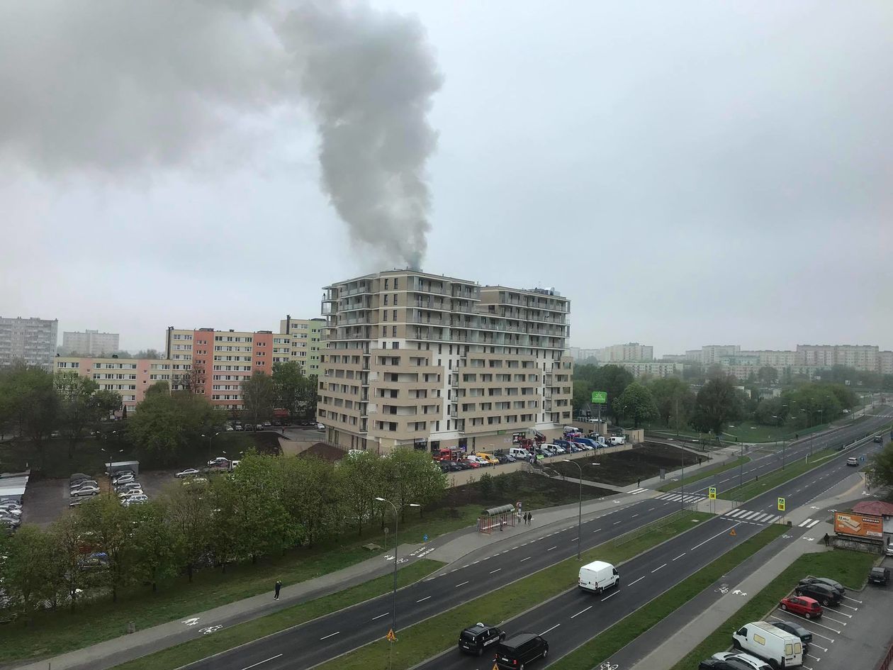  Ul. Paganiniego: Pożar w bloku na Czechowie (zdjęcie 1) - Autor: Czytelnik / alarm24