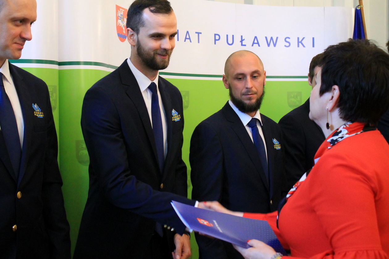  Puławscy sportowcy odebrali nagrody starosty (zdjęcie 1) - Autor: Radosław Szczęch
