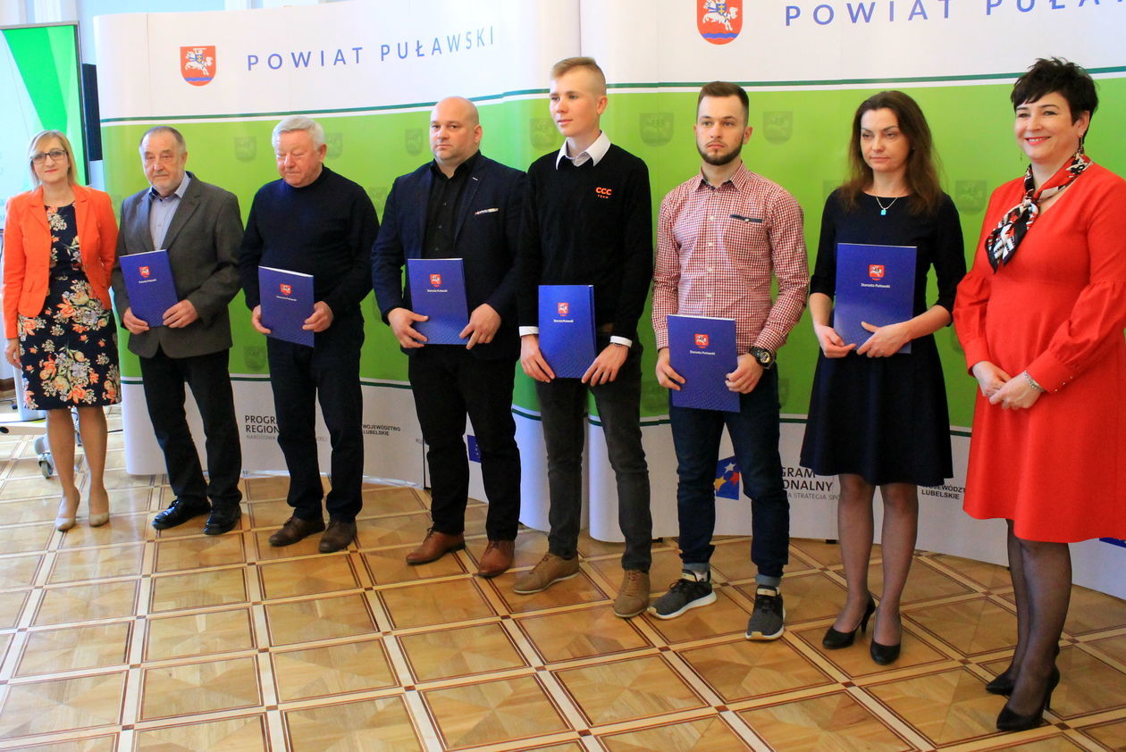  Puławscy sportowcy odebrali nagrody starosty (zdjęcie 1) - Autor: Radosław Szczęch