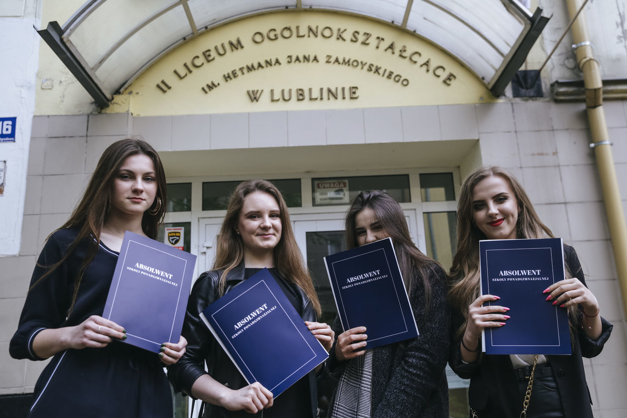  Maturzyści z II LO w Lublinie zakończyli rok szkolny (zdjęcie 1) - Autor: Krzysztof Mazur