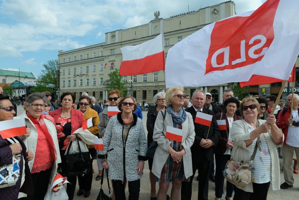  Zamiast pochodu: Lewica świętuje 1 Maja na pl. Litewskim (zdjęcie 1) - Autor: Maciej Kaczanowski