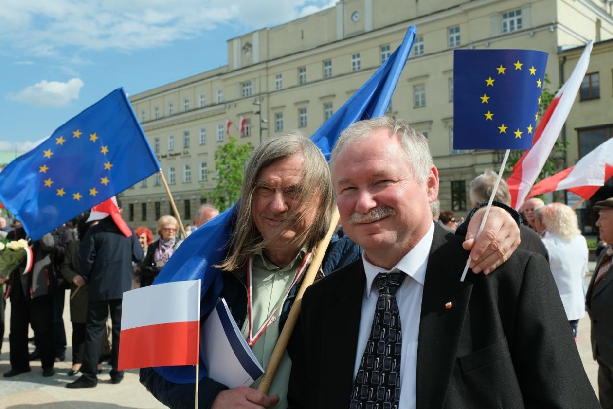  Zamiast pochodu: Lewica świętuje 1 Maja na pl. Litewskim (zdjęcie 1) - Autor: Maciej Kaczanowski