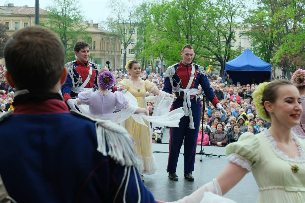  Występy poświęcone 200 rocznicy urodzin Stanisława Moniuszki (zdjęcie 1) - Autor: Maciej Kaczanowski