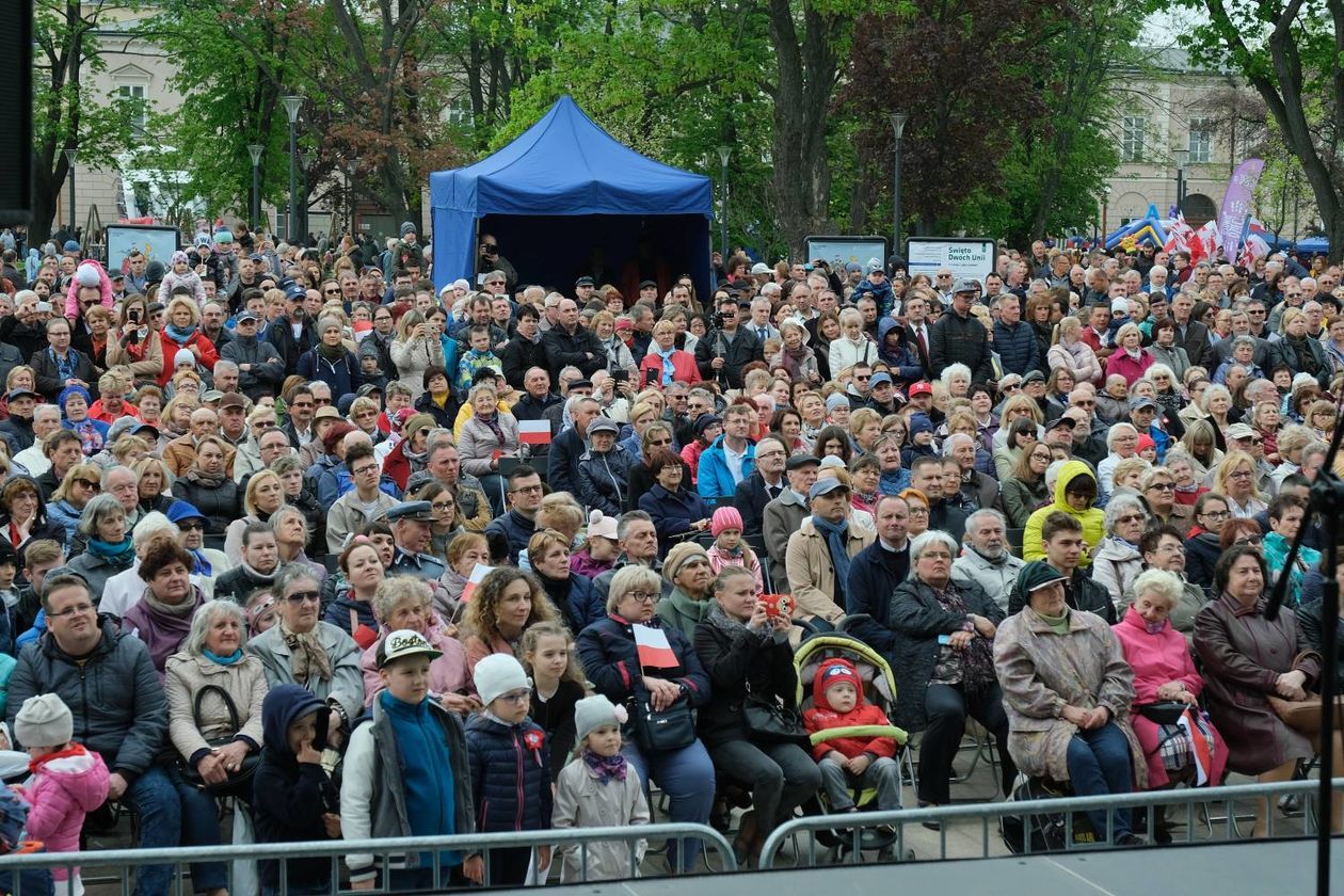  Występy poświęcone 200 rocznicy urodzin Stanisława Moniuszki (zdjęcie 1) - Autor: Maciej Kaczanowski