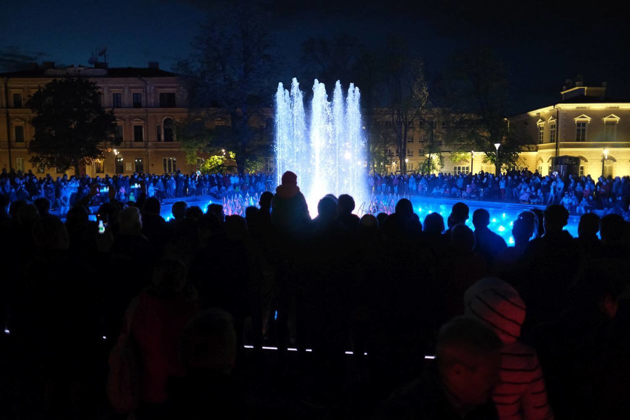  Fontanna: Premiera widowiska pt Unia Narodów z okazji 450. rocznicy zawarcia unii lubelskiej (zdjęcie 1) - Autor: Maciej Kaczanowski