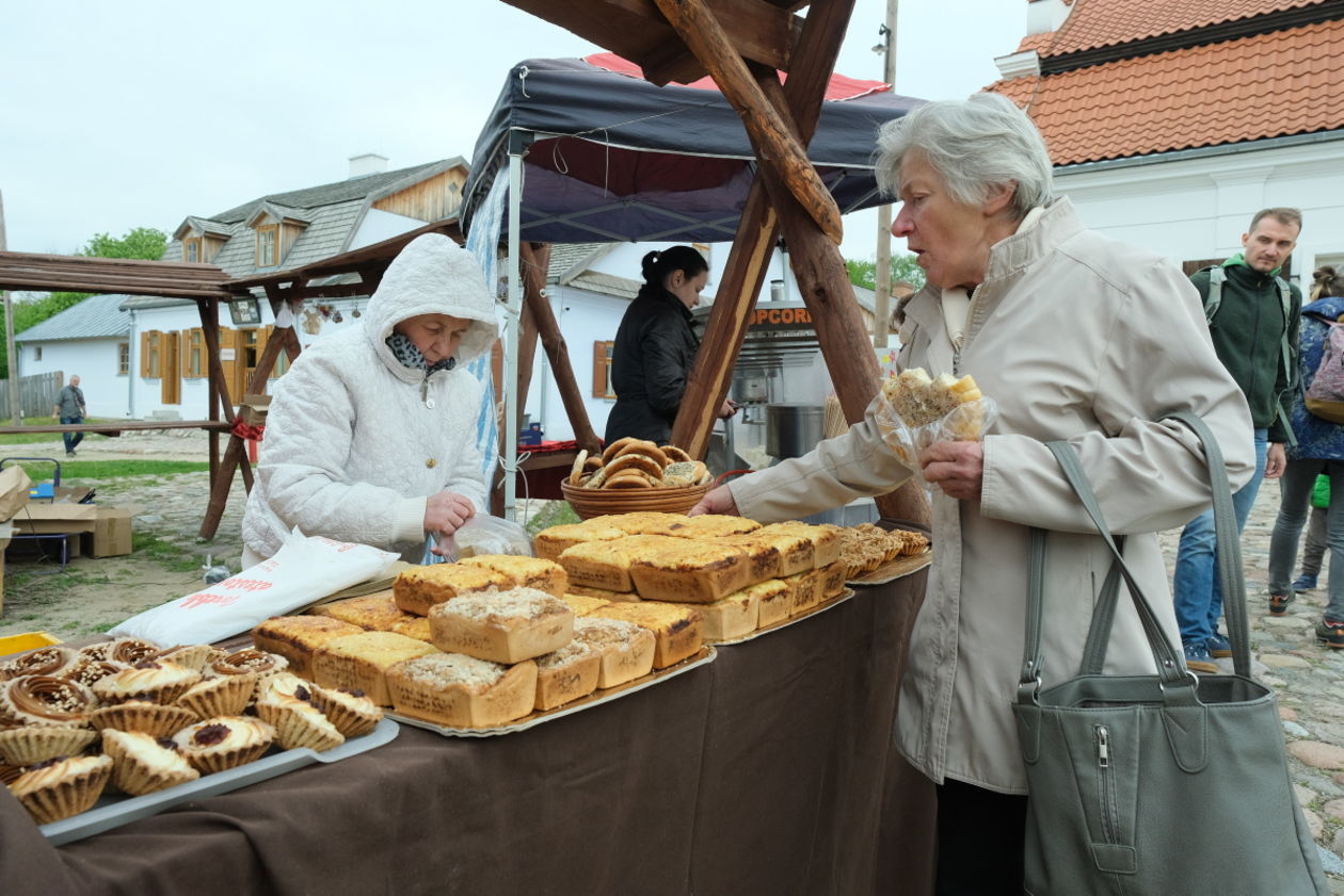  Skansen: Familijny piknik urodzinowy Stanisława Moniuszki (zdjęcie 1) - Autor: Maciej Kaczanowski