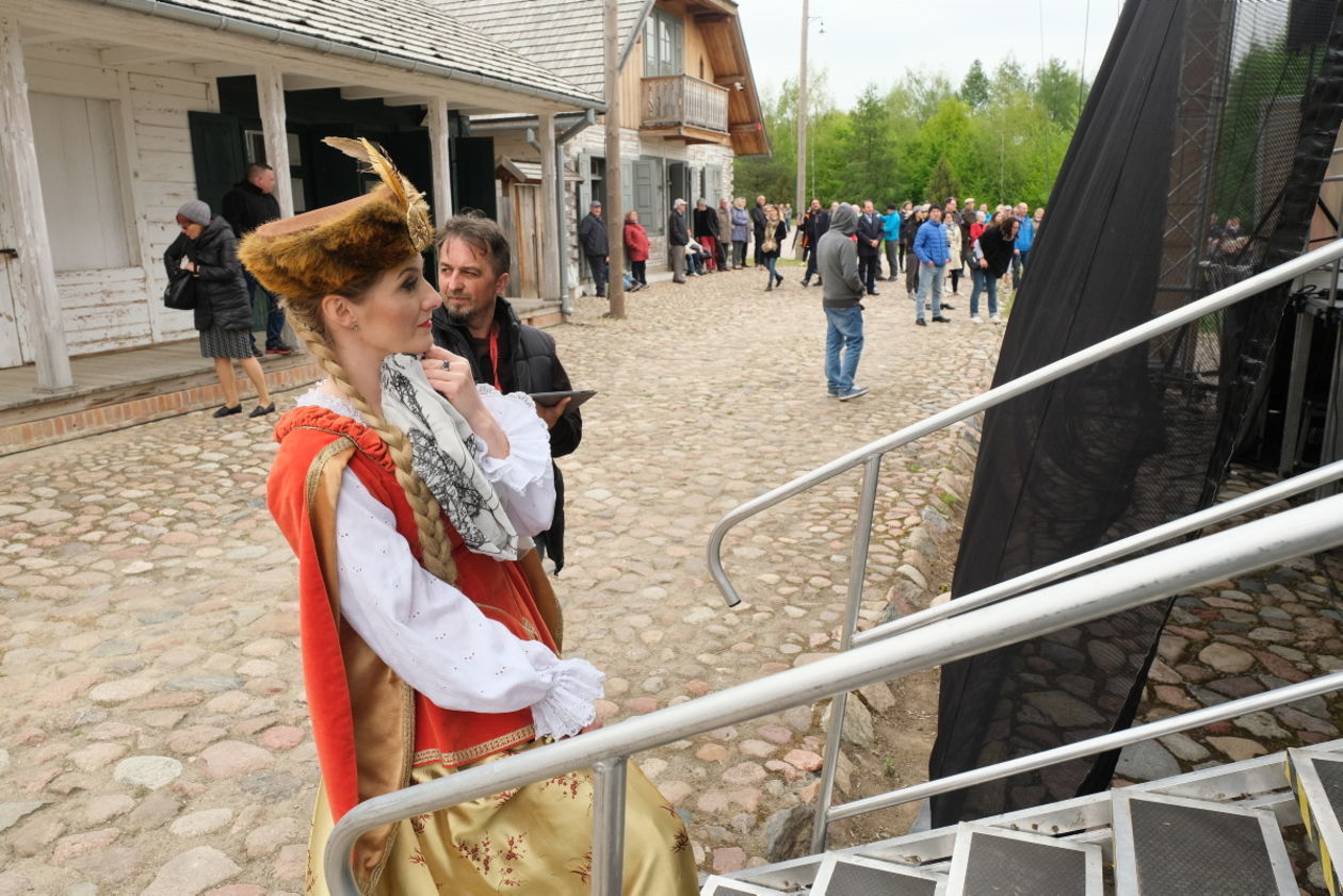  Skansen: Familijny piknik urodzinowy Stanisława Moniuszki (zdjęcie 1) - Autor: Maciej Kaczanowski