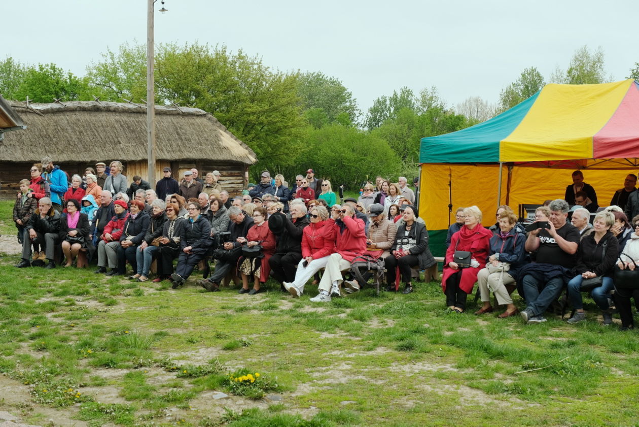  Skansen: Familijny piknik urodzinowy Stanisława Moniuszki (zdjęcie 1) - Autor: Maciej Kaczanowski