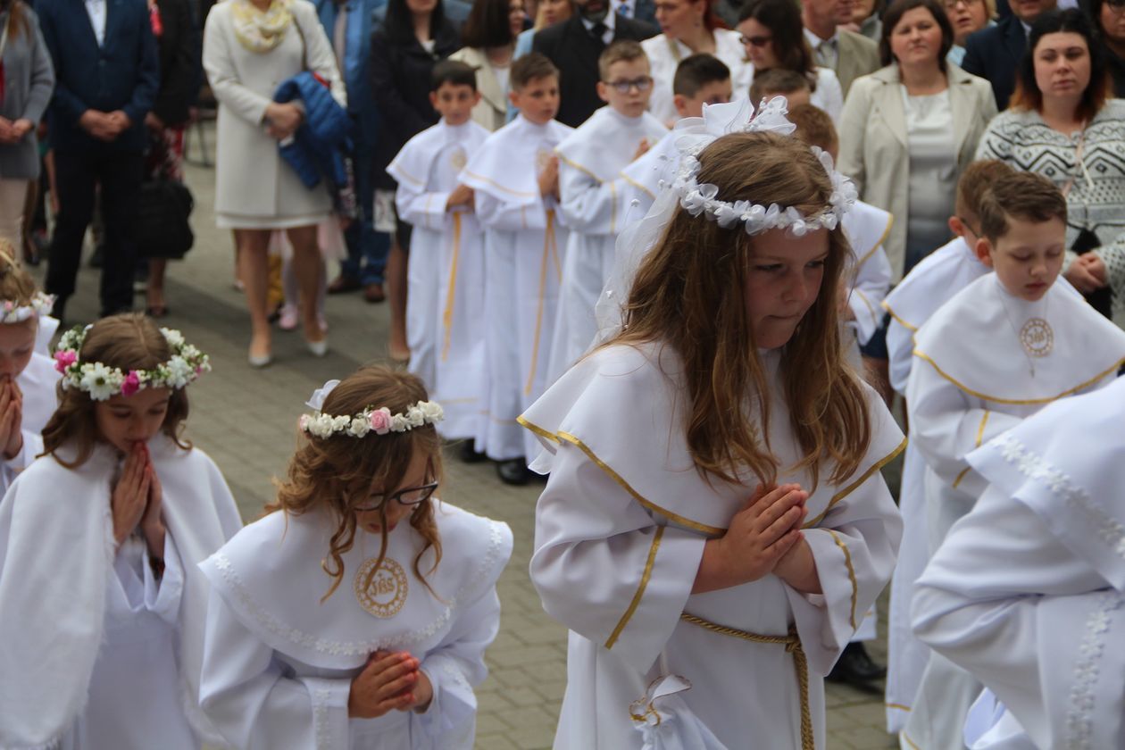  Pierwsza Komunia Święta w Parafii Wniębowzięcia NMP w Białej Podlaskiej (zdjęcie 1) - Autor: Ewelina Burda