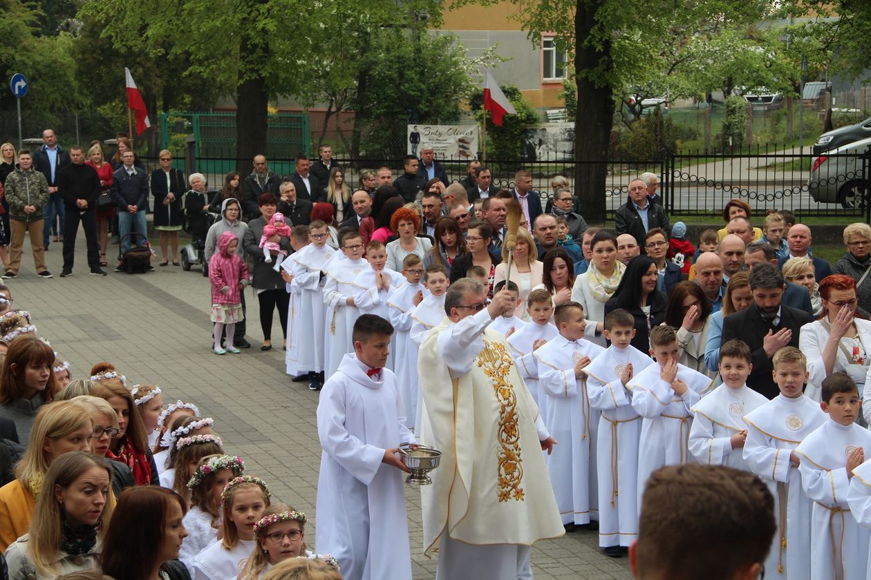  Pierwsza Komunia Święta w Parafii Wniębowzięcia NMP w Białej Podlaskiej (zdjęcie 1) - Autor: Ewelina Burda