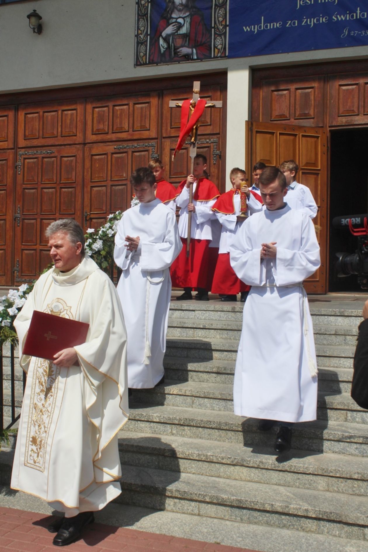  Pierwsza Komunia Święta w Parafii pw. św. Jadwigi Królowej (zdjęcie 1) - Autor: Mirosław Trembecki